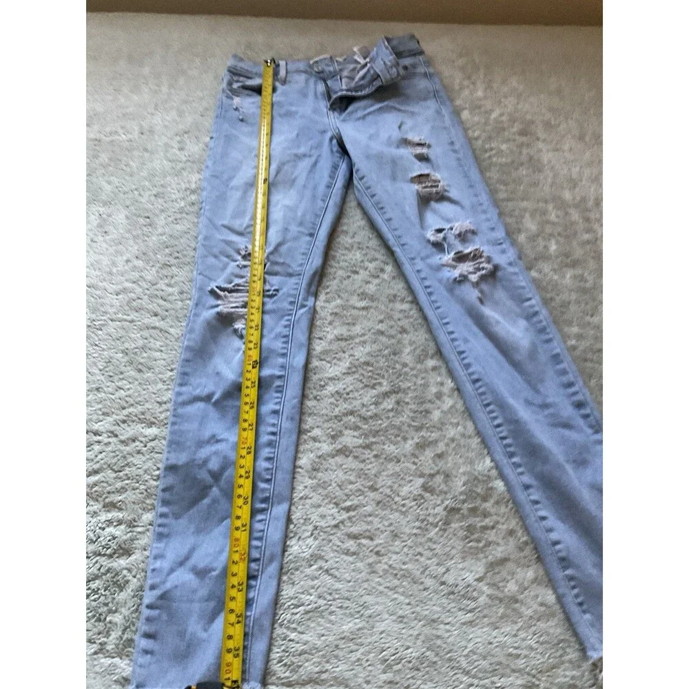 Levis 720 High Rise Super Skinny . Faded. Distressed. The Perfect Jean. So 26